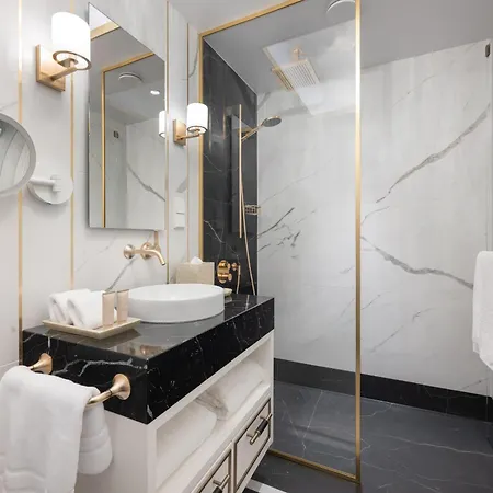 Hotel The Burman 5*